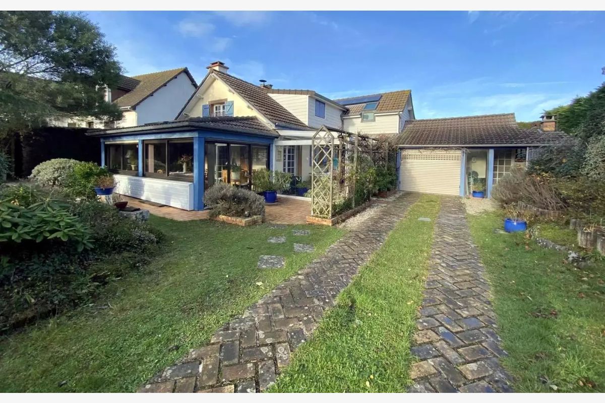 à 700 m plage, maison de 108 m2 compr. 1 pièce de vie, véran