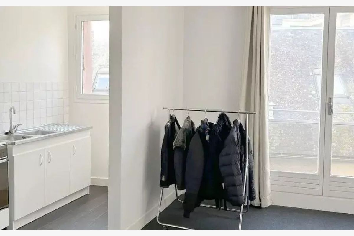 appartement de 30,82 m2, de 1 pièce, comprenant entrée, sdb,