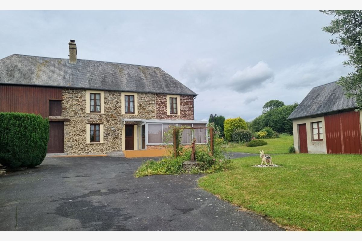 maison en pierre ....