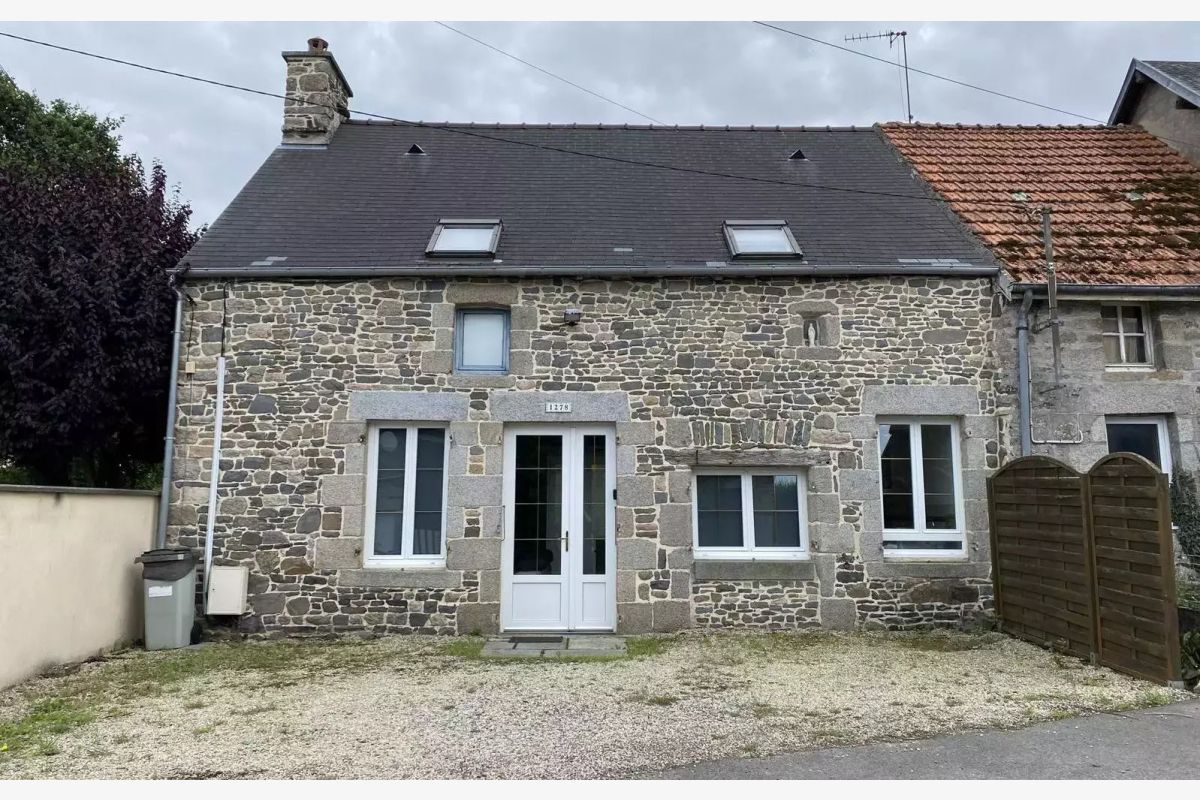 280 800euros HNI, ravissante maison en pierre, mitoyen d'un