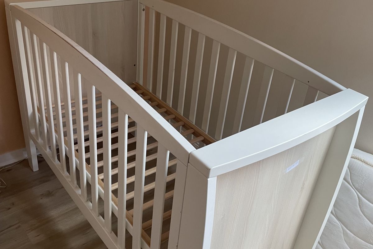 Lit bébé SAUTHON réglable en hauteur avec matelas