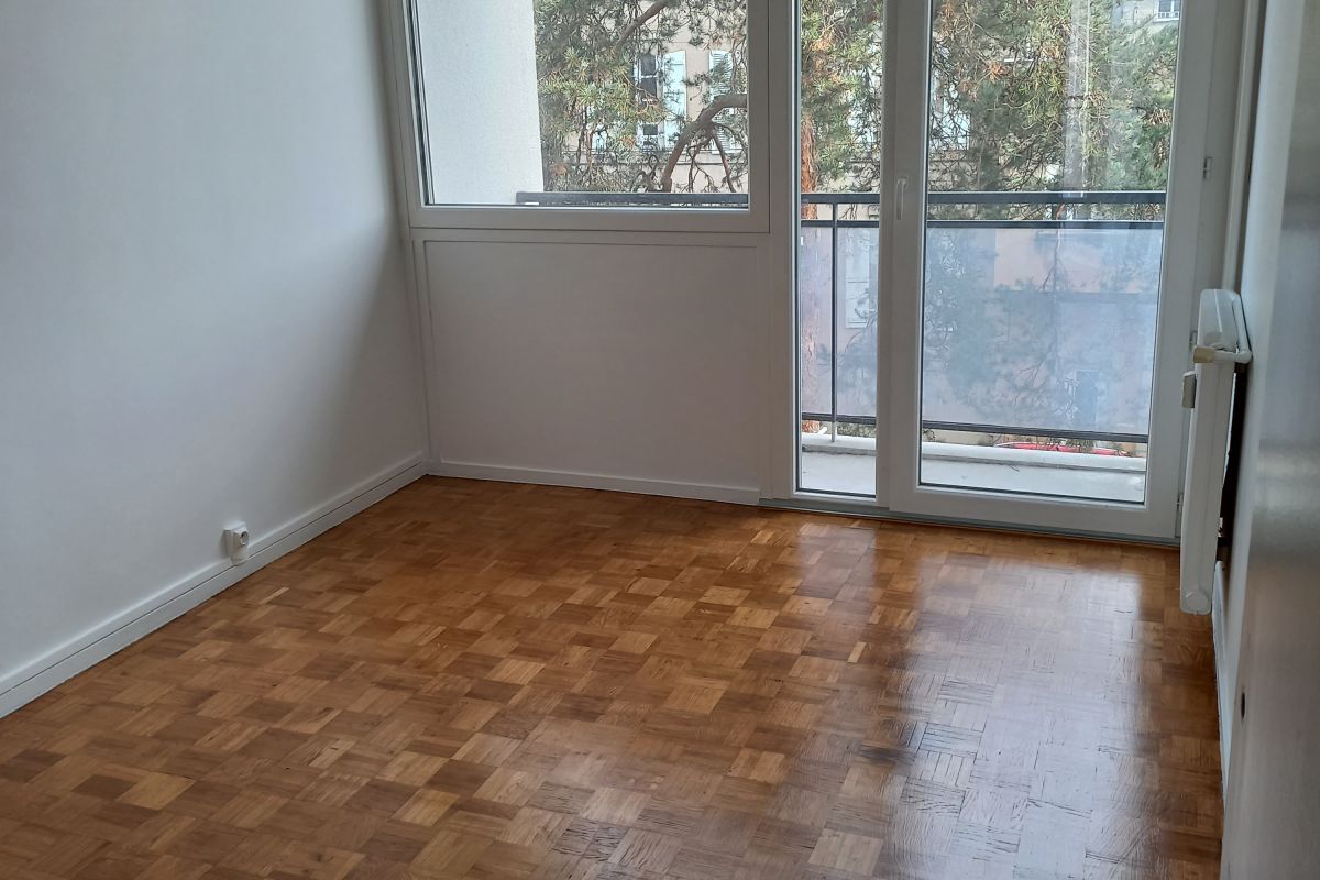 A louer T3 sur Laval  680€ + 140€ charges locatives