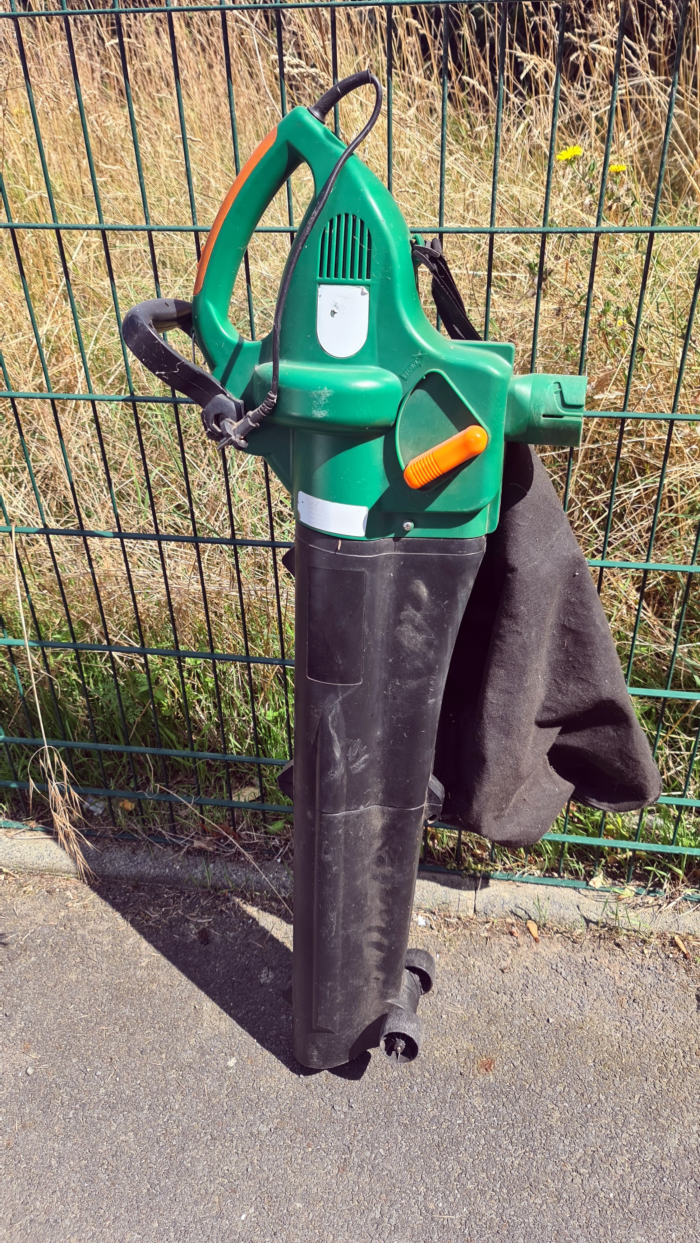 Aspirateur, souffleur, broyeur de feuilles