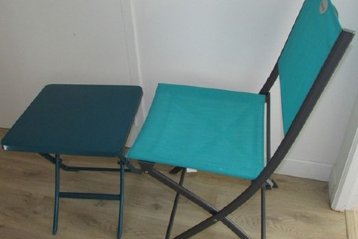 HESPERIDE Chaise de jardin avec petite table 