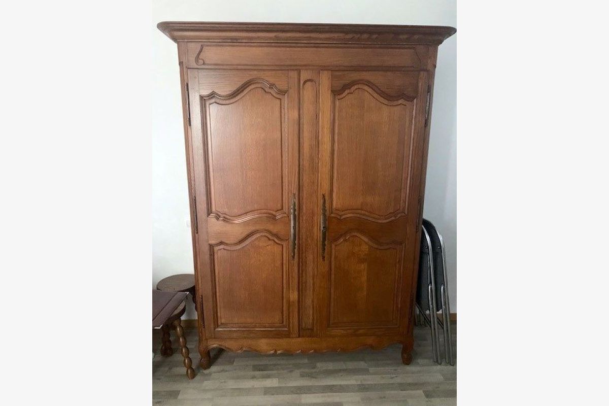Belle armoire en chêne massif