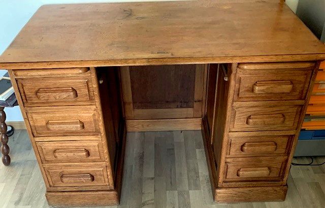 Bureau en chêne massif 