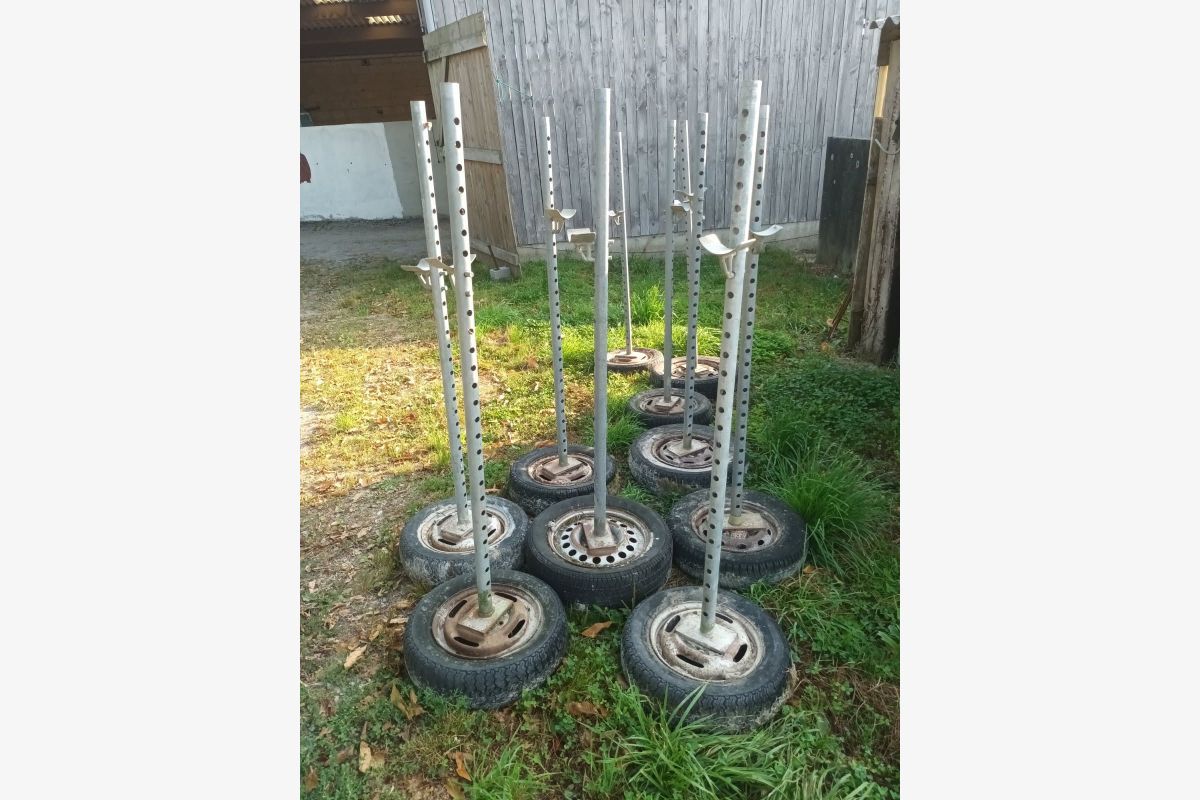 10 chandeliers