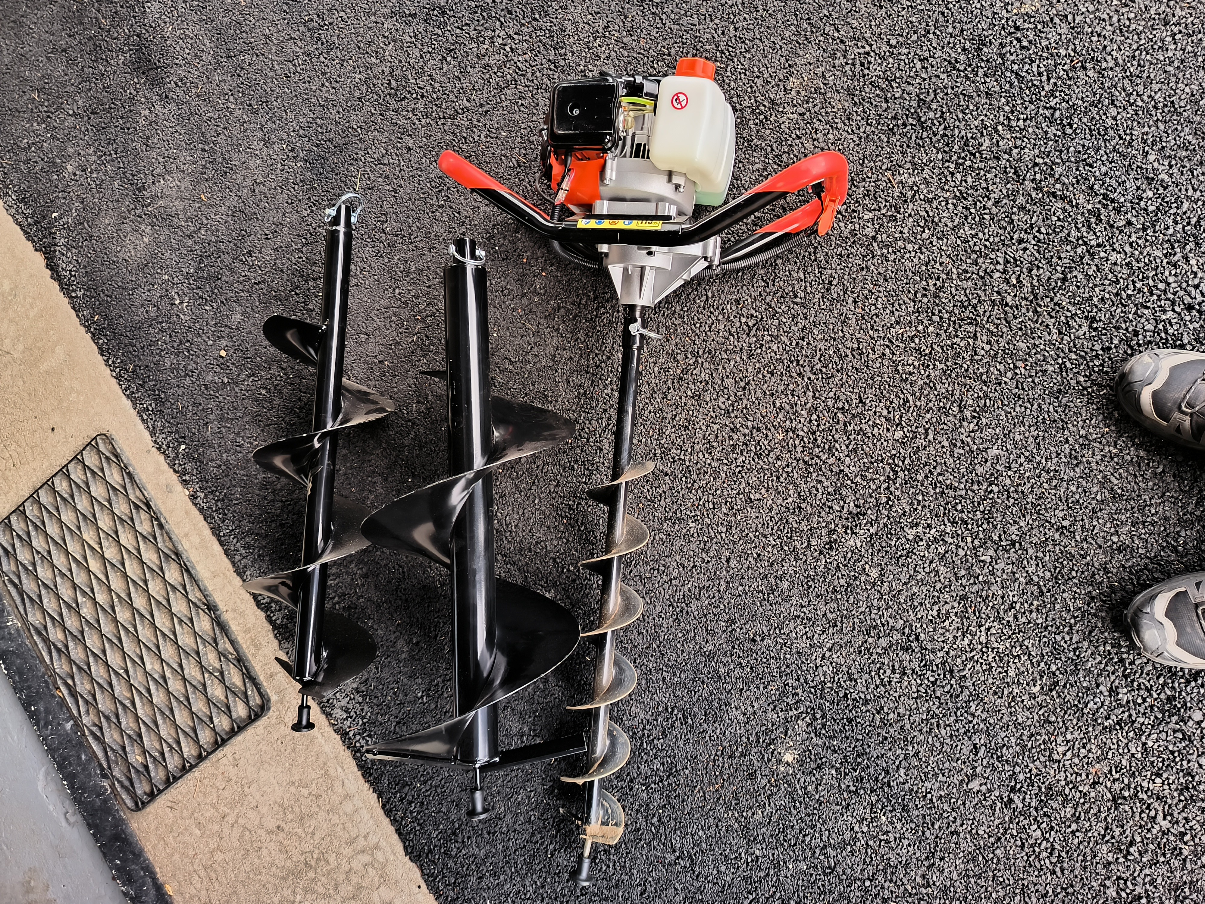 Vends tarière thermique en parfait état