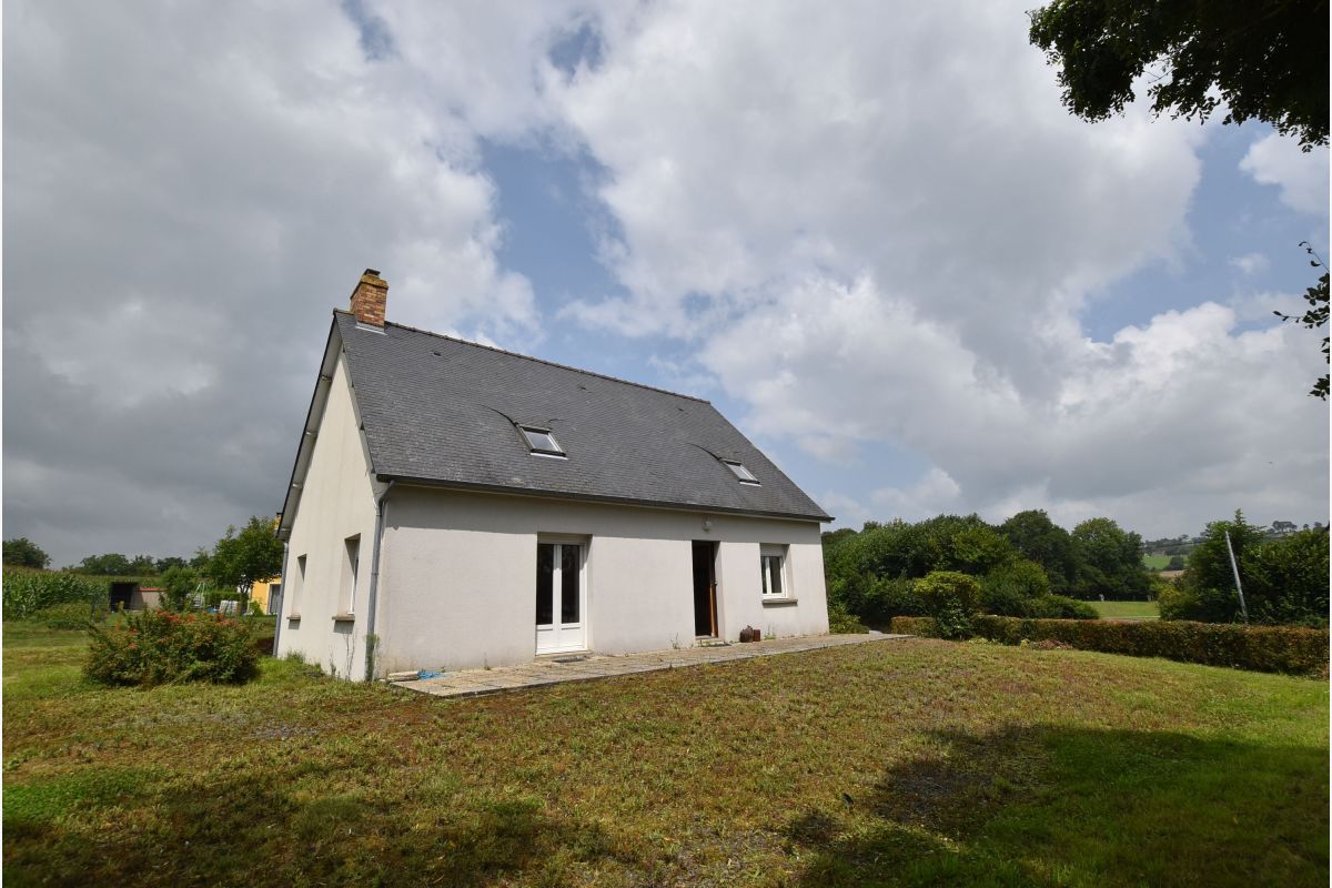 proche mer et A84, à v. pavillon de 125 m2 compr. cuis., sal