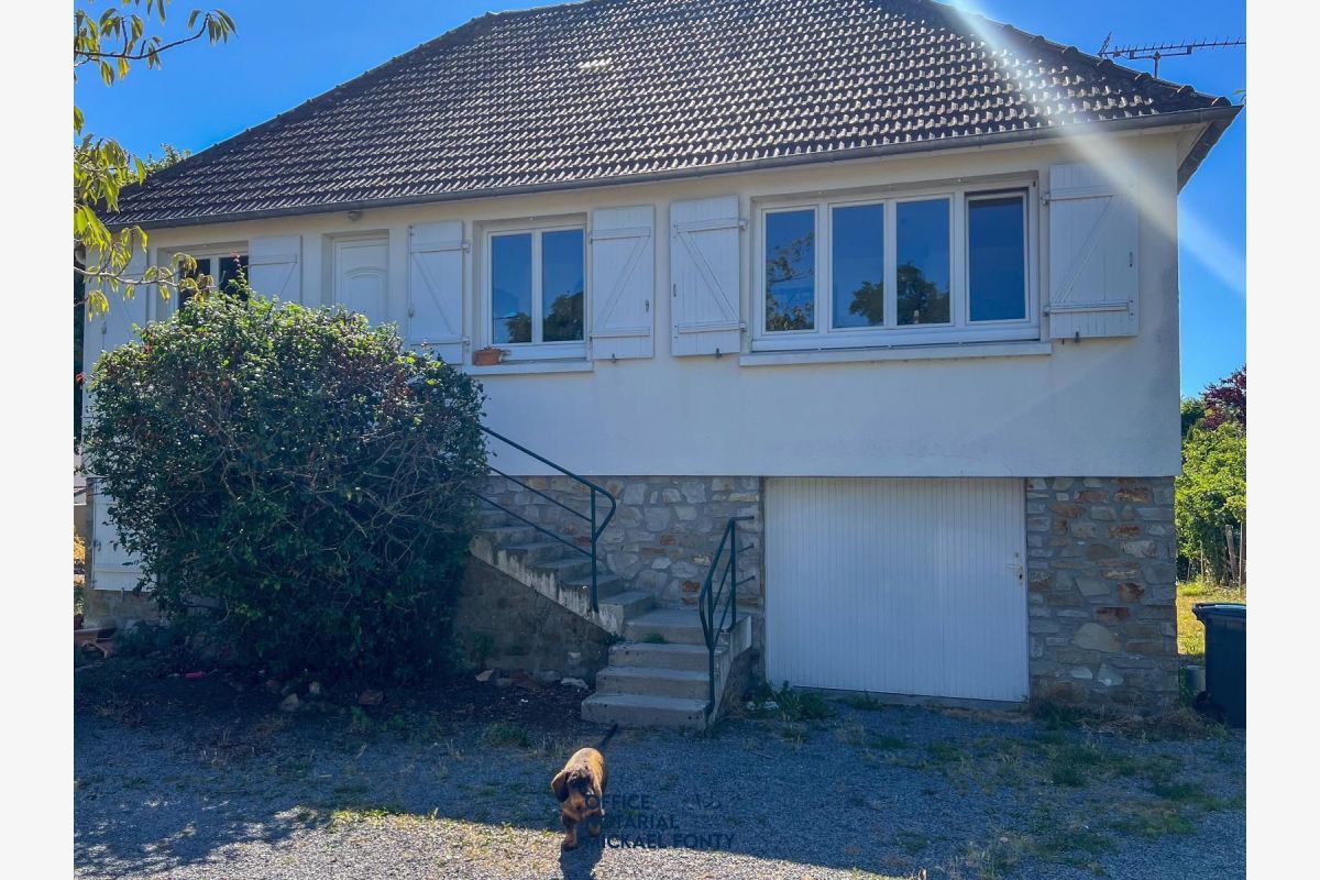 Prix 234 000 euros HNIA proximité immédiate de l'école, cett