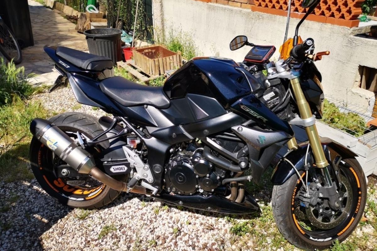 Moto GSR 750