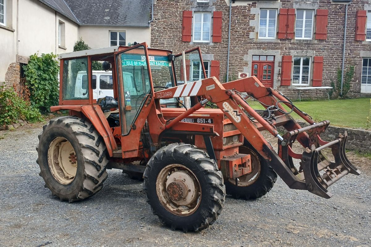 Tracteur Renault 651