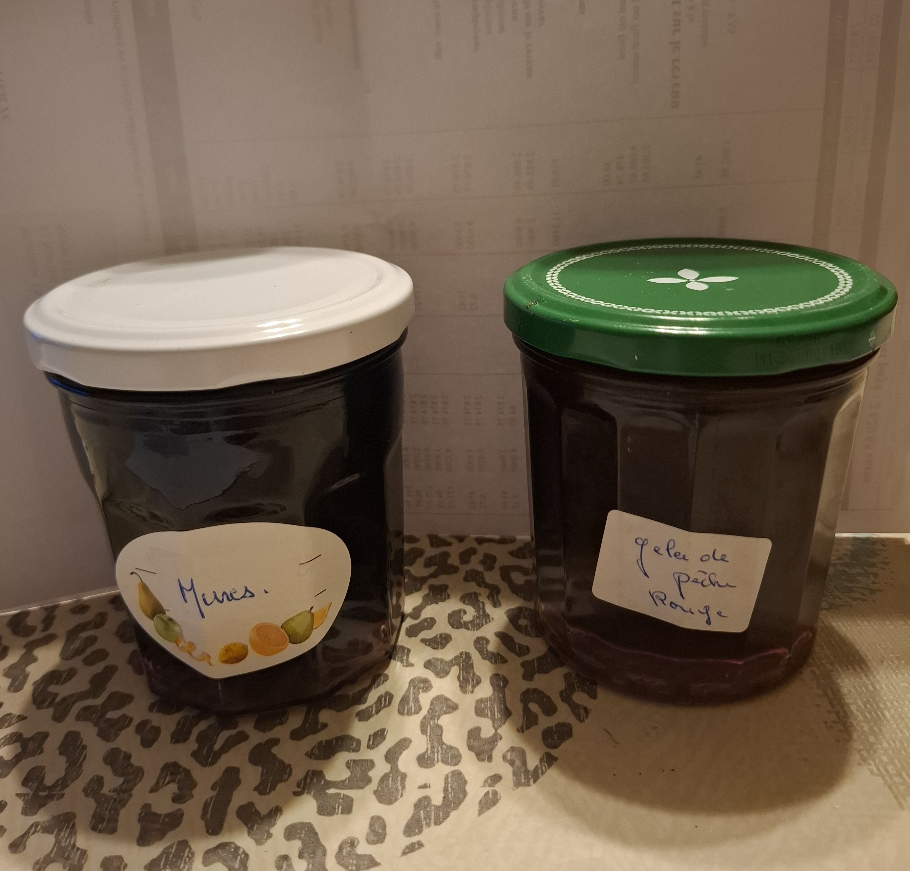 Gelée de mûres, pommes, poires, pêches rouges