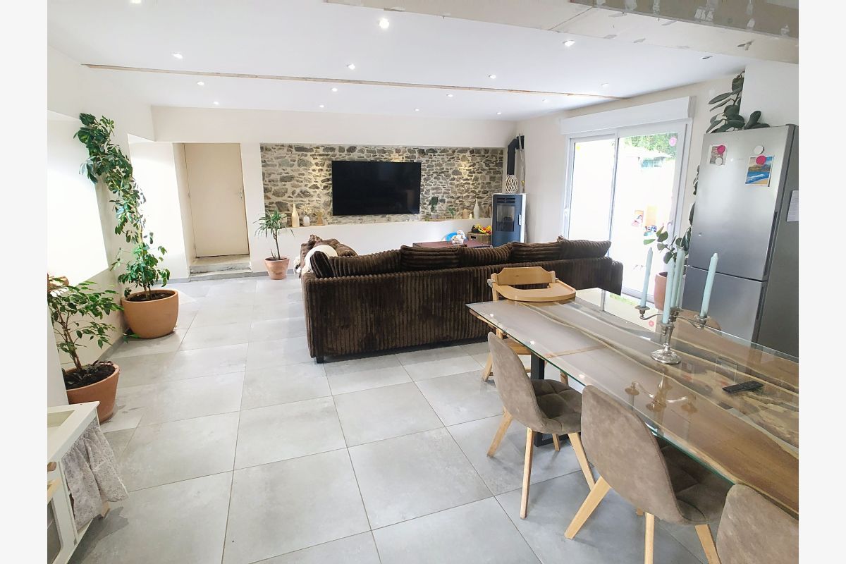 exclu, vds maison en pierre av. vie de pl.-p., à qqs mn de C