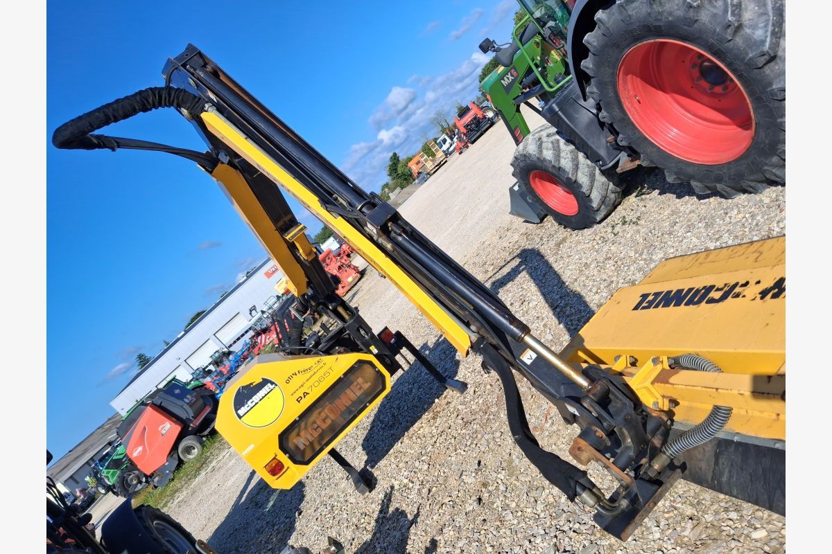 Débroussailleuse Mc Connell PA7065T