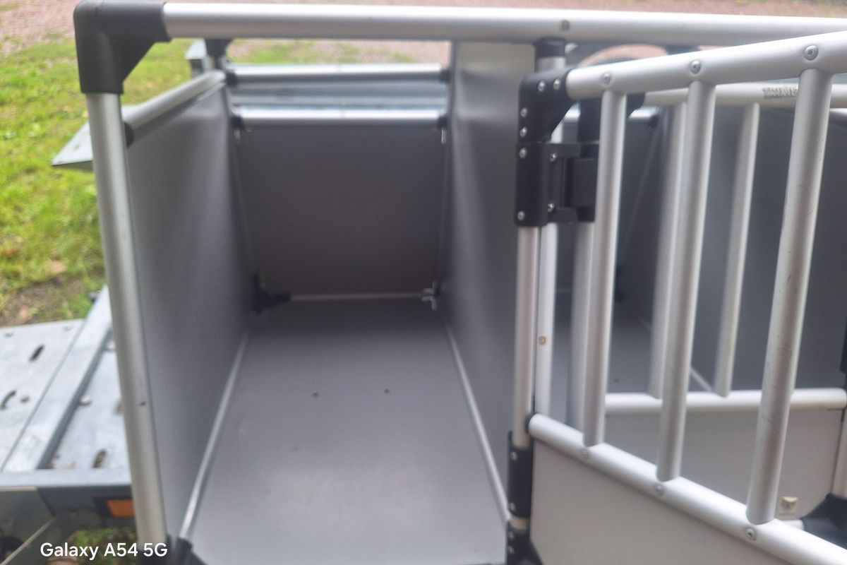 Photo 2 Boxe de transport en aluminium pour 1 ou 2 chiens 