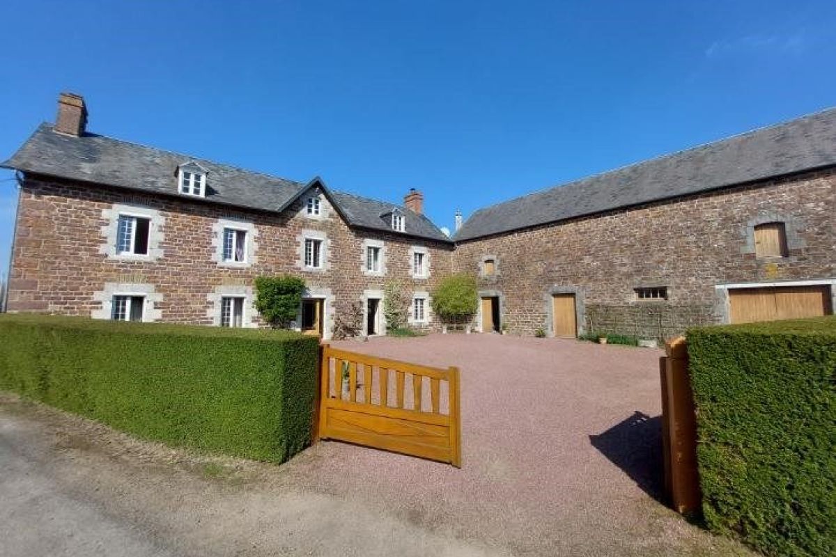 Photo 2 Manoir avec dépendances et 9 hectares