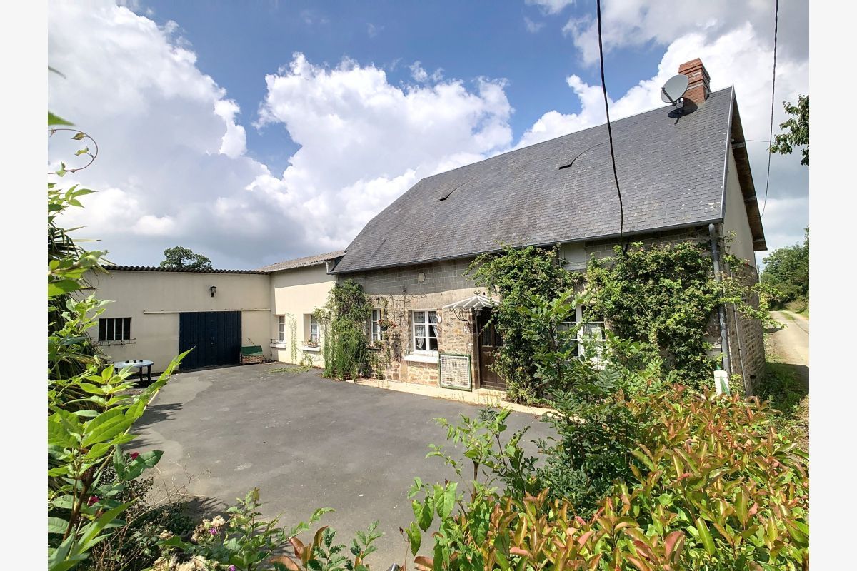 entre Coutances et Granville, vds maison en pierre de 98 m2