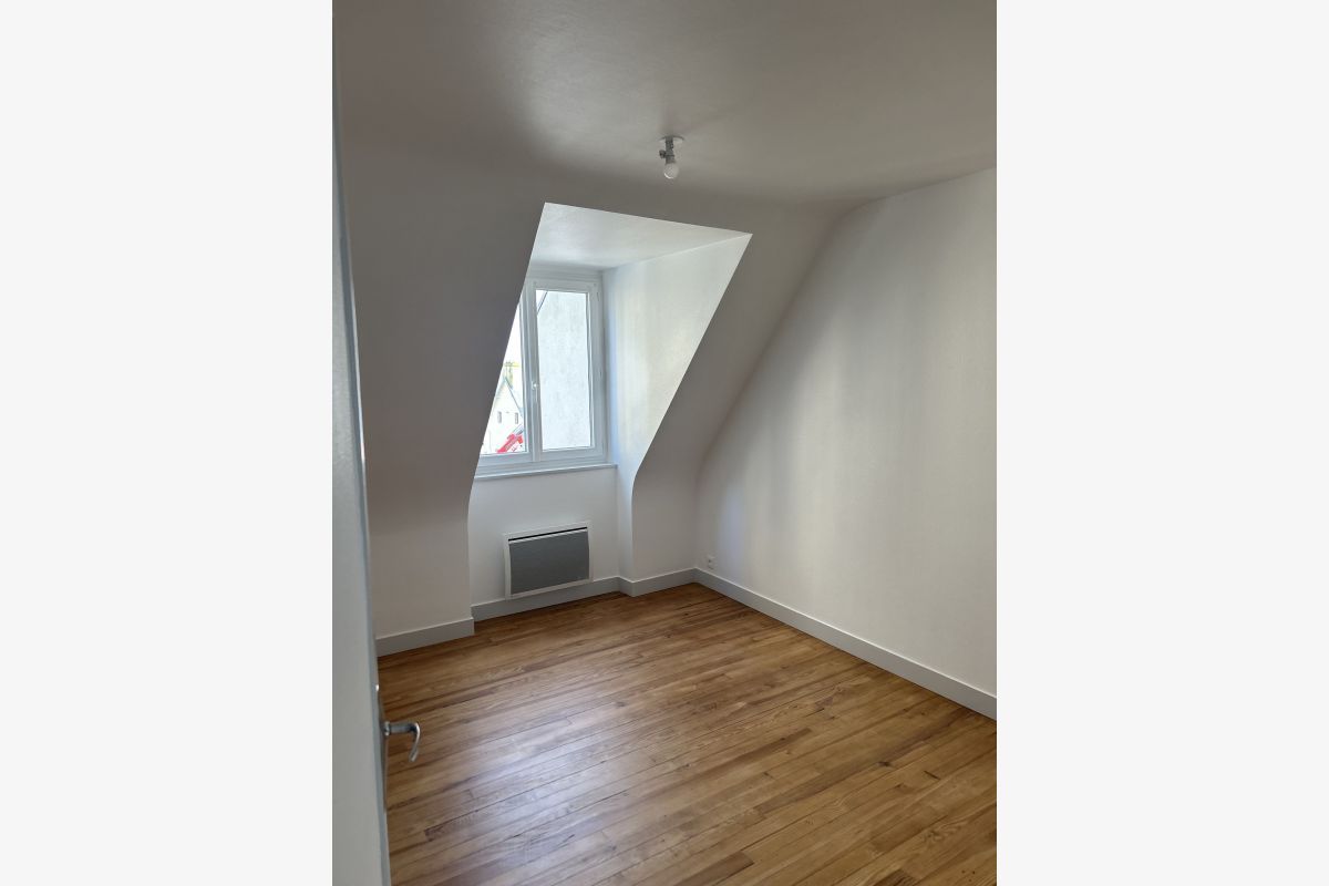 exclu, loue appart. de 33.54 m2 au 2e étage d'un imm. en ple