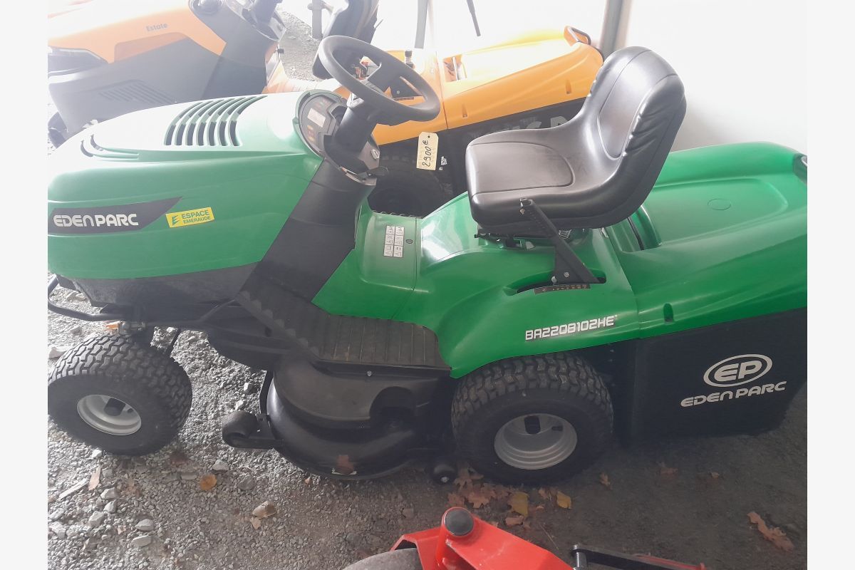 Tondeuse autoportée Eden Parc BA220B 102HE