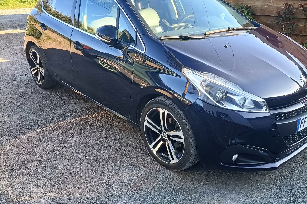 Voiture 208