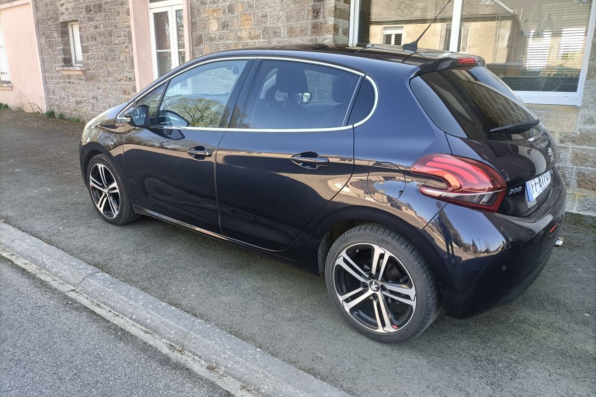 Photo 2 Voiture 208