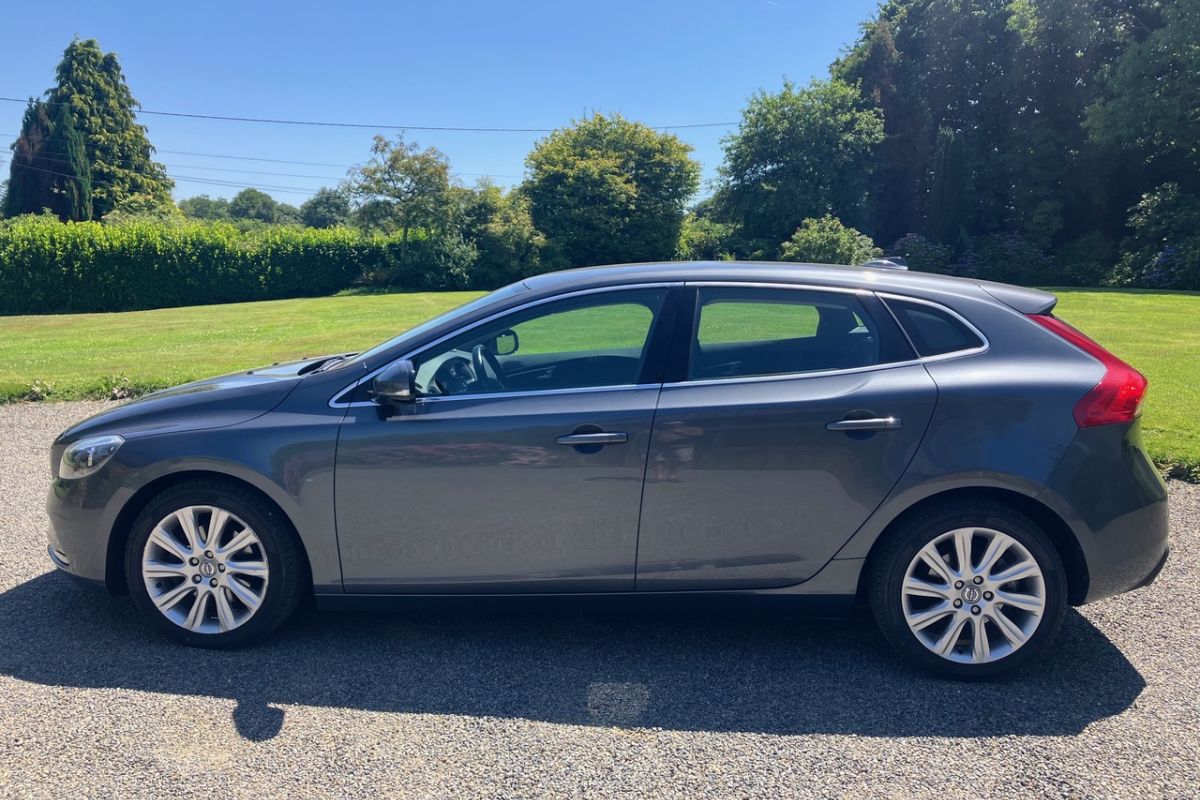 Volvo v40T2 120ch essence