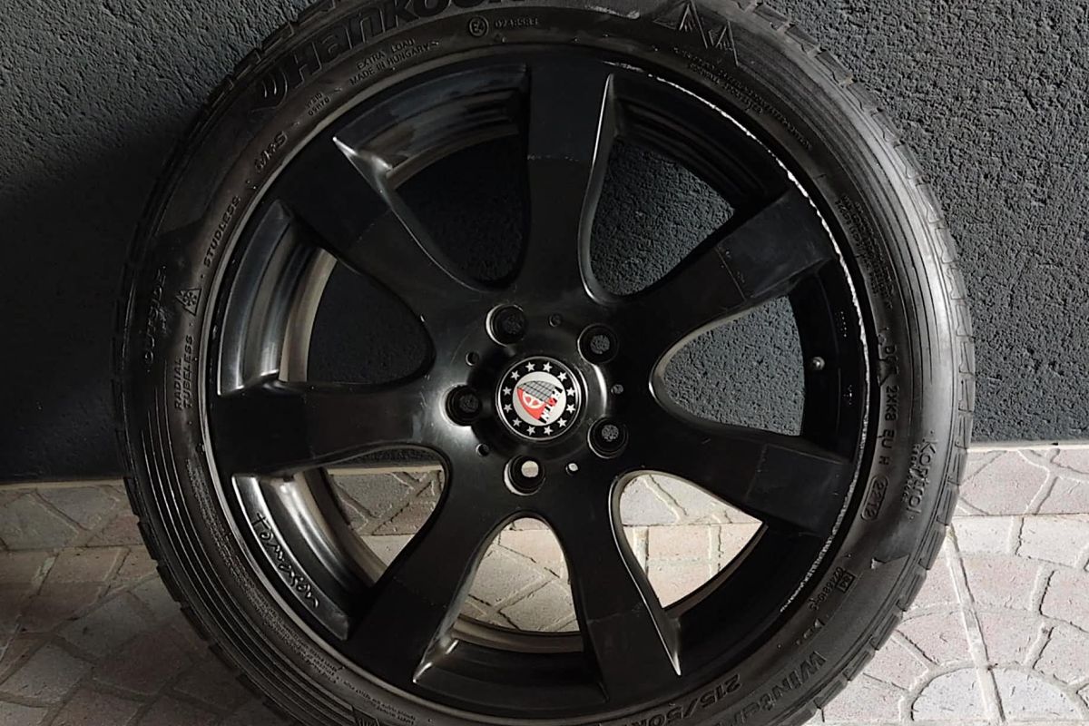 4 jantes alu PLATIN P55  7.5X17 noir avec pneus hiver.