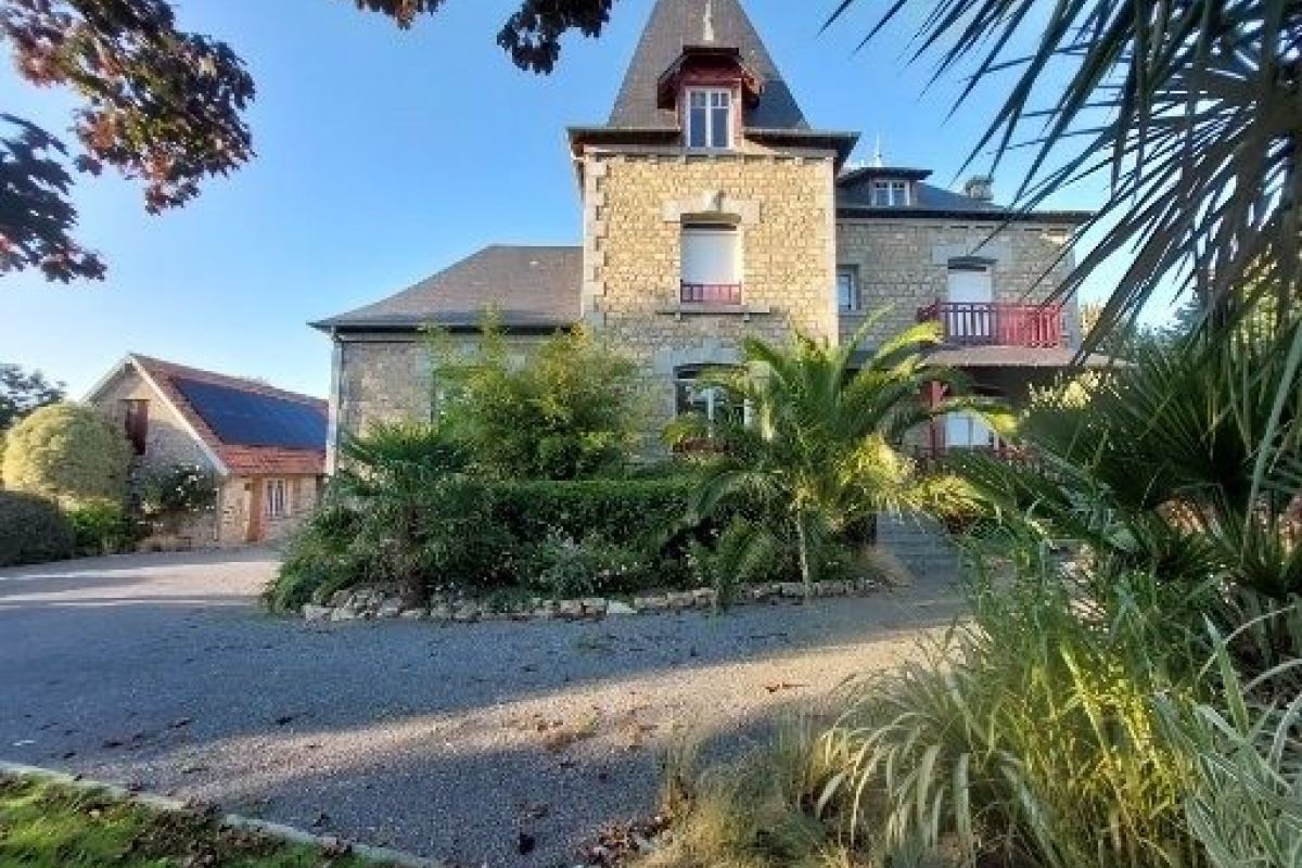 Maison de caractère avec dépendances