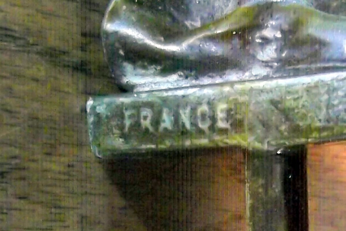Photo 3 Napoléon assis sur une chaise.