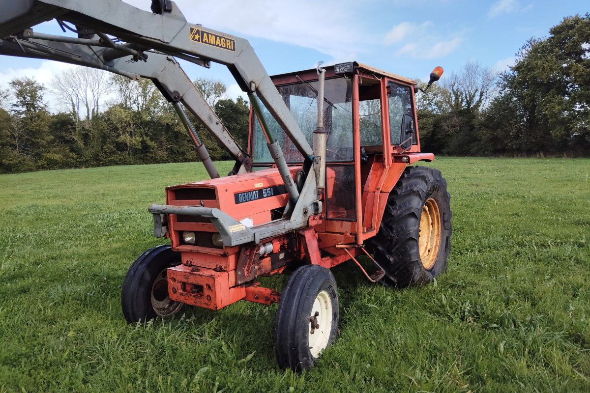 tracteur renault 551