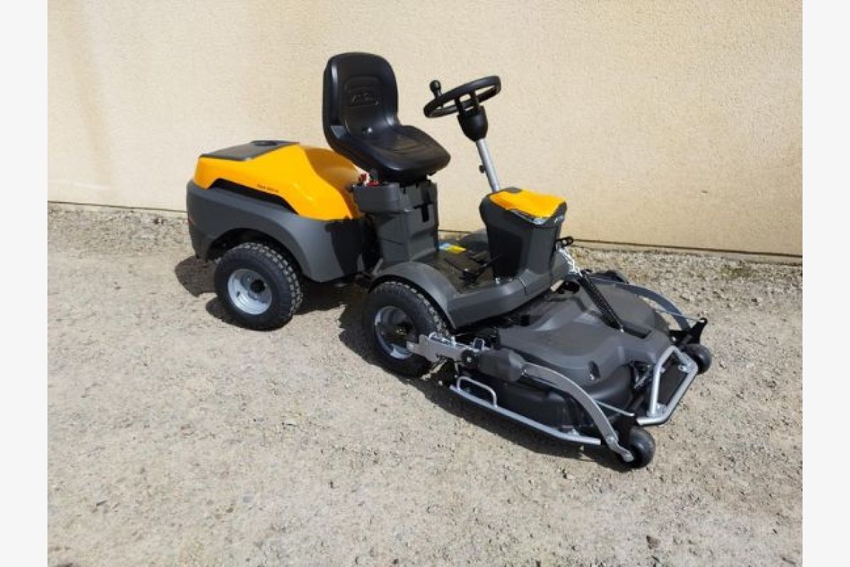 Tondeuse autoportée frontale articulée