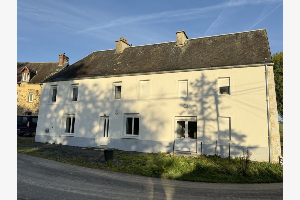 exclu., entre Coutances et Saint-Lô, à deux mn des comm. de