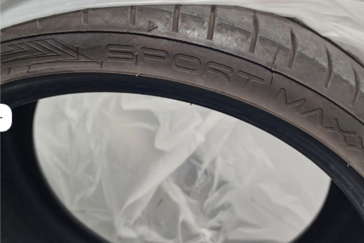 4 pneus DUNLOP SPORT MAXX RT 2 – état récent – à saisir