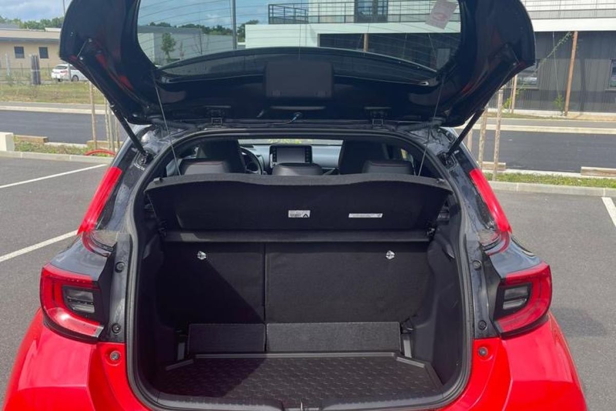 Photo 2 Toyota Yaris IV Première 2021 en très bon état