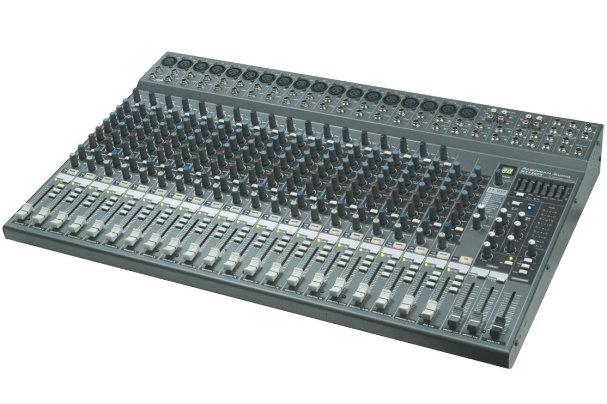 Table de mixage 24 entrées, et flight case, en parfait état