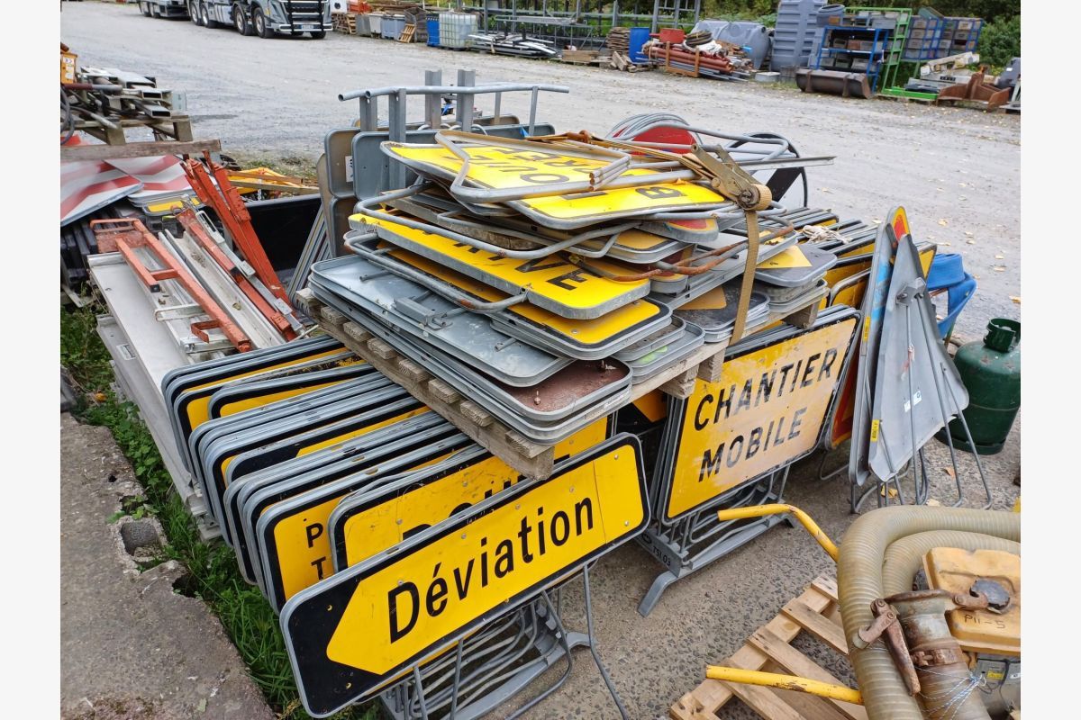 Lot panneaux de chantier