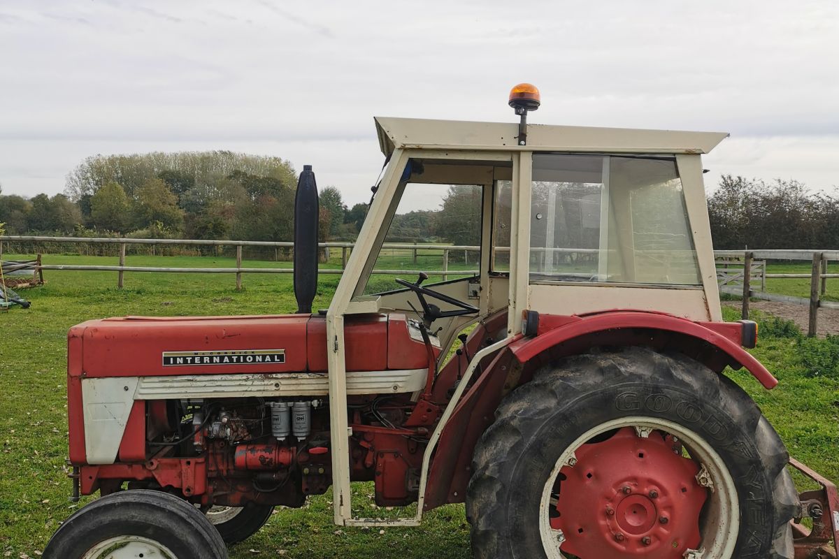 Photo 2 Tracteur MAC CORMICK 423