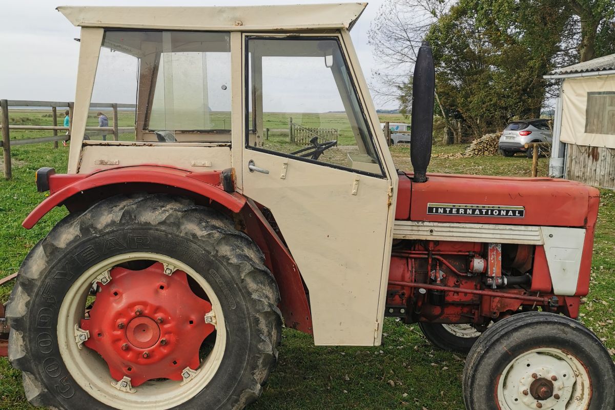 Tracteur MAC CORMICK 423