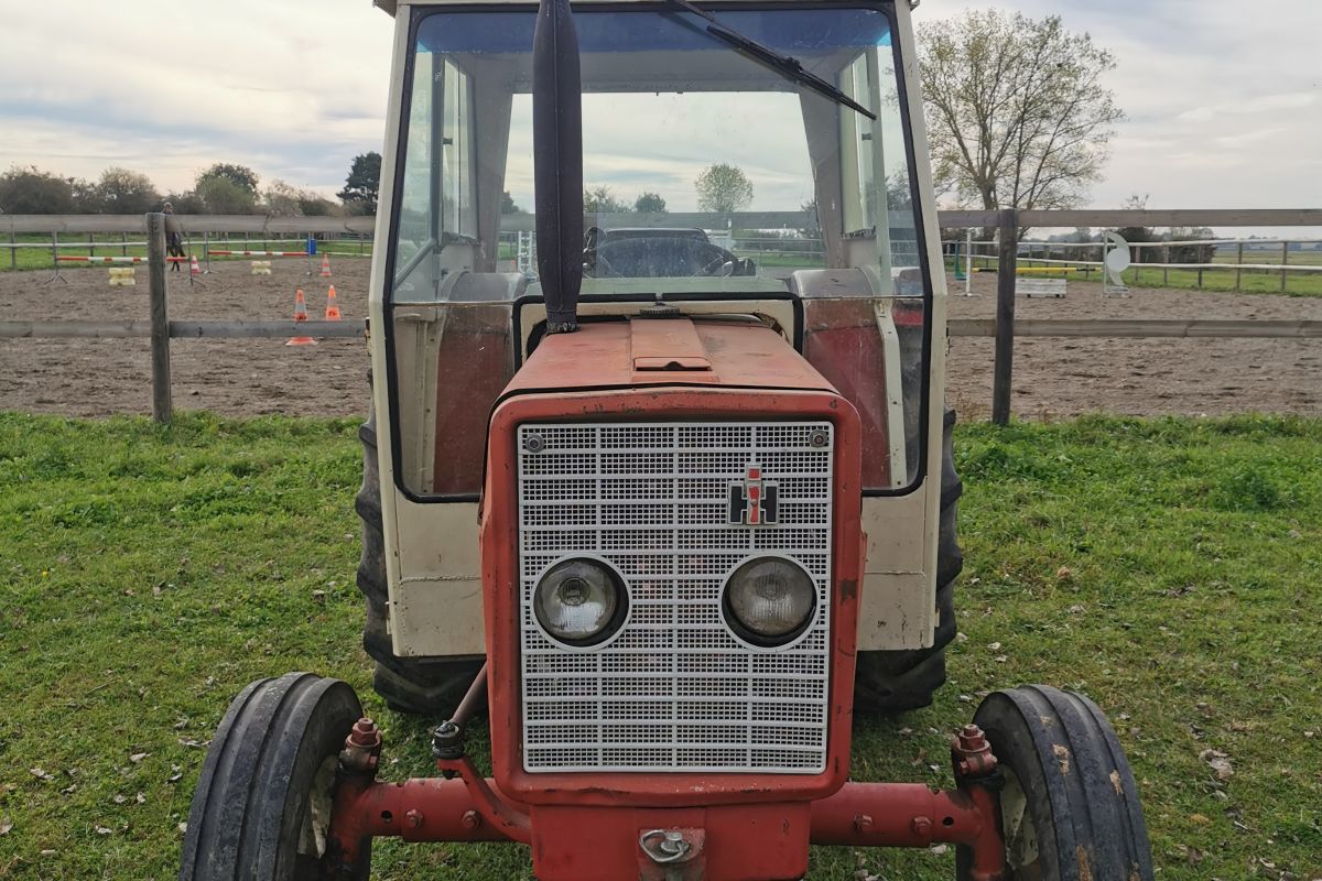 Photo 3 Tracteur MAC CORMICK 423
