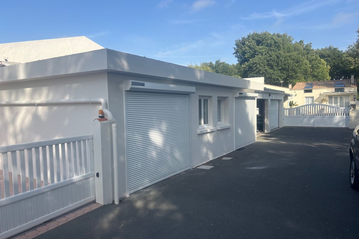      Location Maison Neuve Meublée ROYAN                                                                                                 m2 avec garage 20 m2 et une très grande cave environ 40 m2 (com