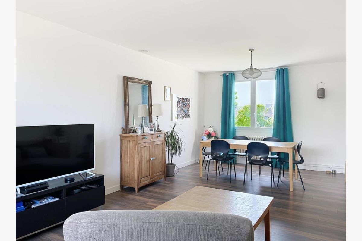 exclu, proche commerces, loue maison F5 av. salon-séjour lum