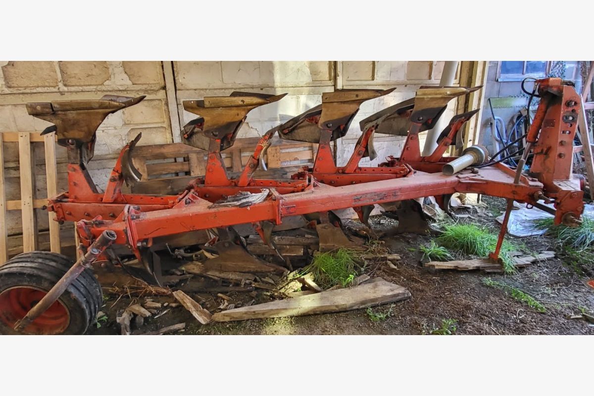 Charrue Grégoire Besson