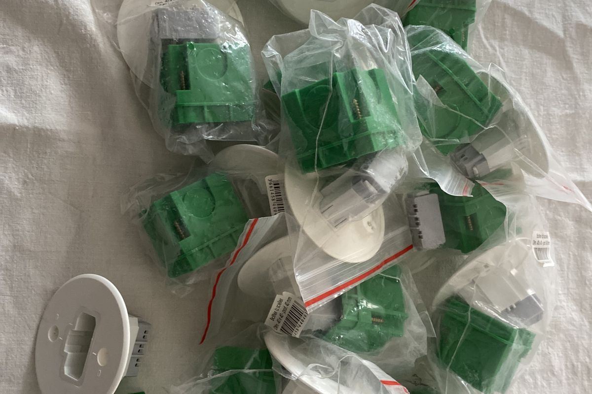 Fin de chantier lot 13 boîtiers carrés