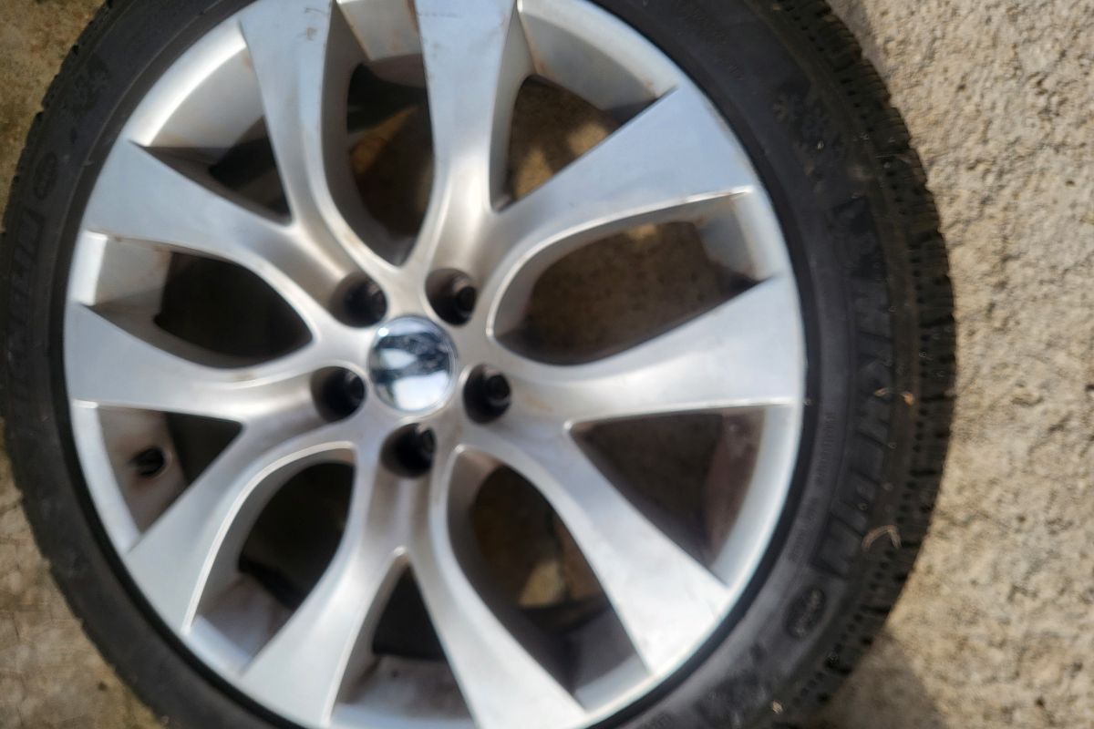 Photo 3 Roues hiver 245/45/18