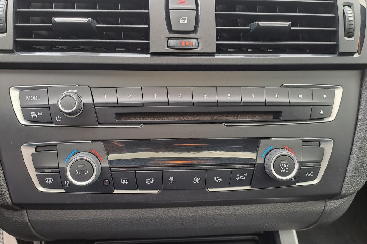 Photo 3 BMW Série1 - 120 D - 184 cv