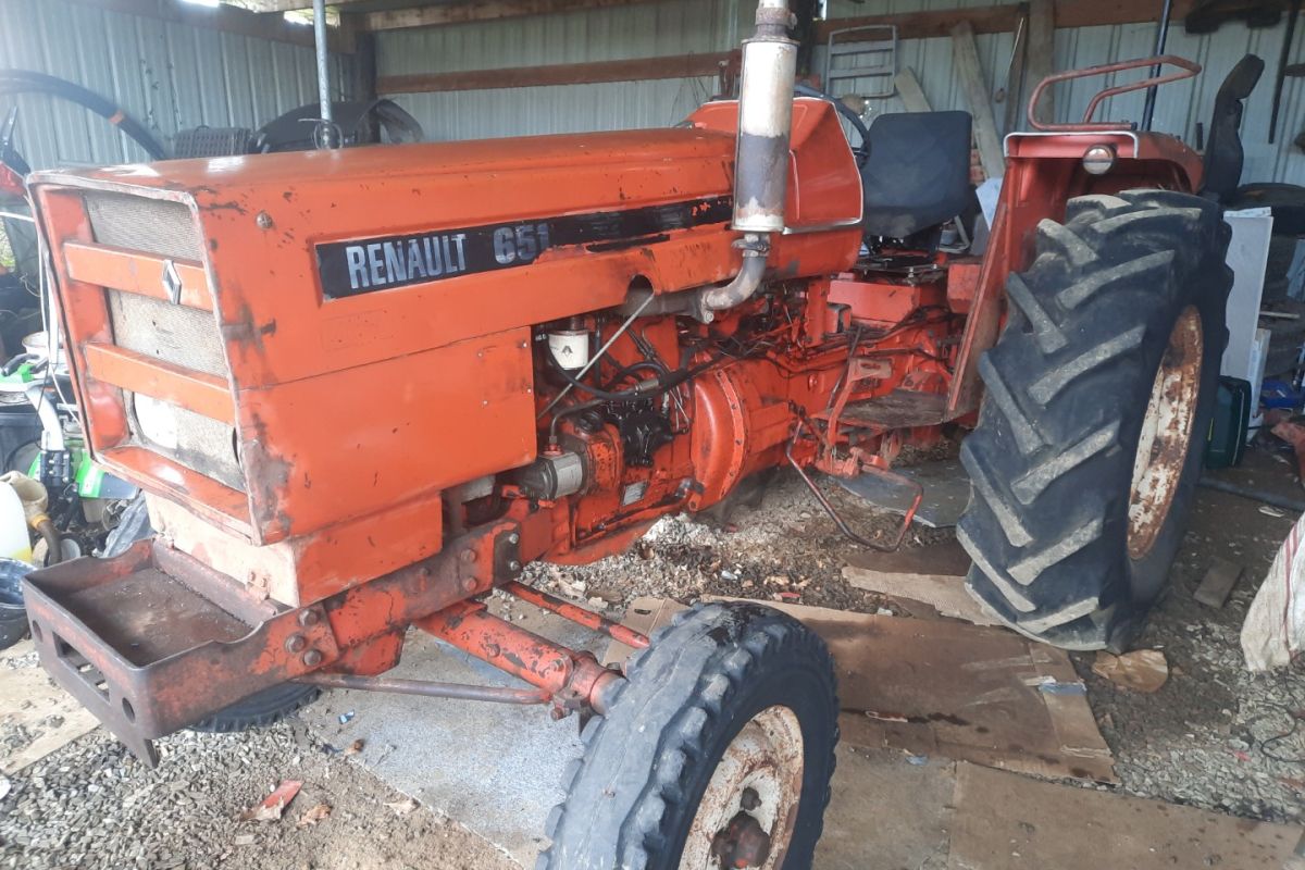 Tracteur Renault 89
