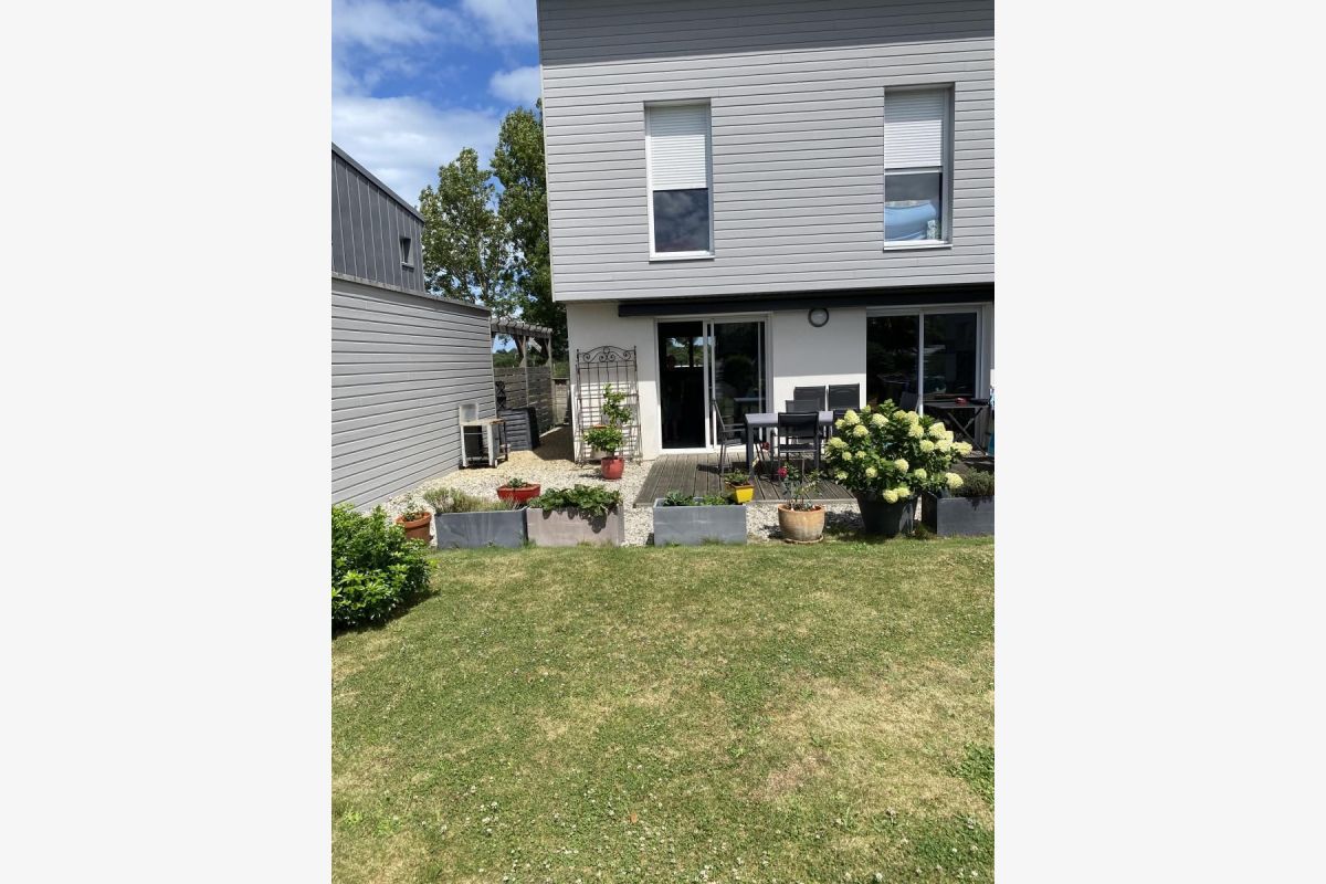 à 4 km de Granville et de Saint-Pair, ds quartier calme, vds