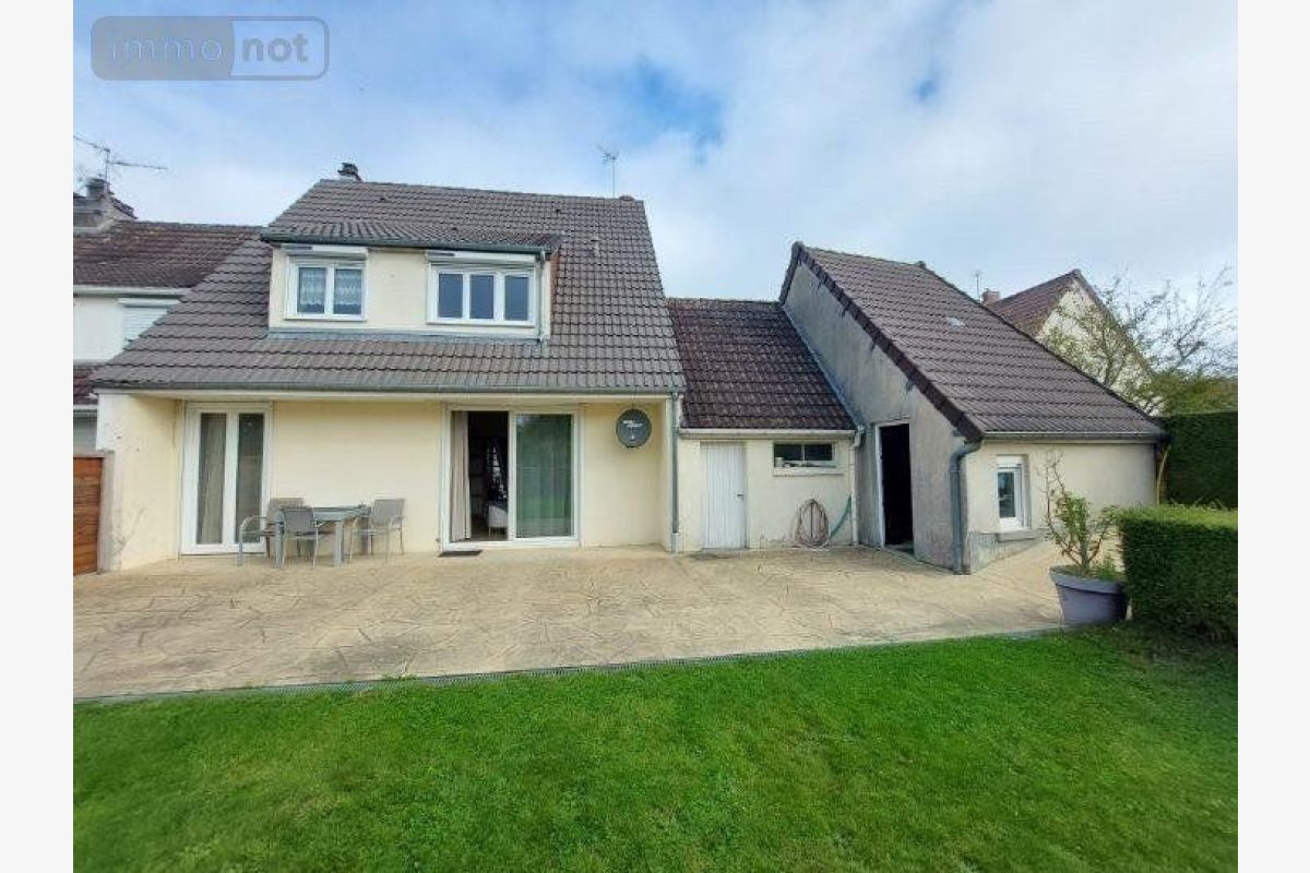 vds maison mitoyenne d'un côté en TBE cpt au rdc : entrée de