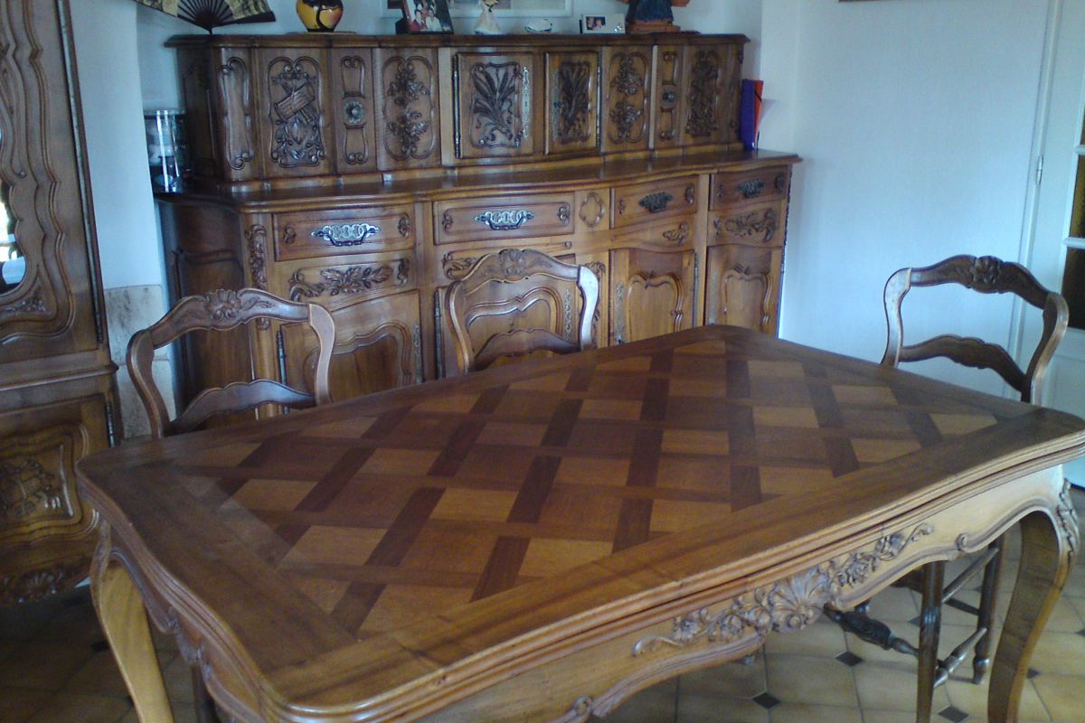 Table noyer 8 places + 8 chaises +1